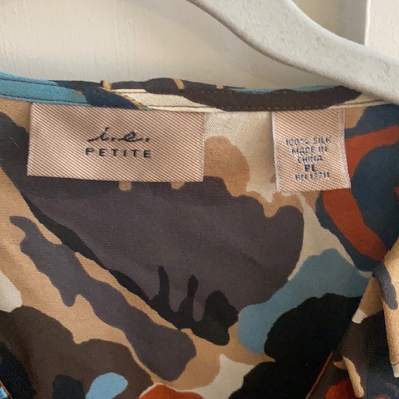 i.e. petite 100% Silk V-Neck Ruffled Floral Blouse - Picture 8 of 11